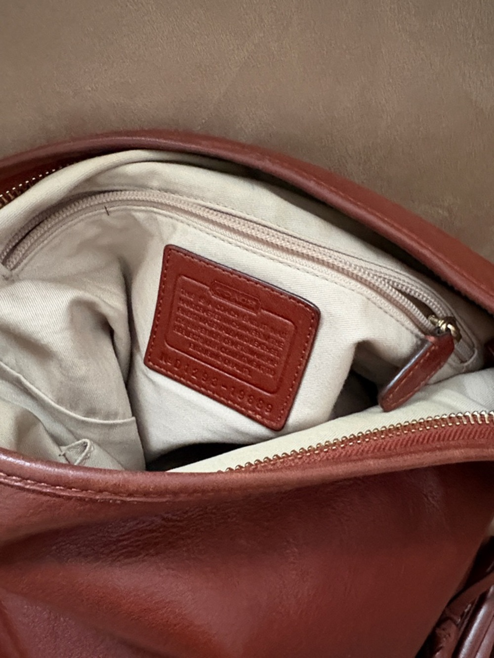 COACH 19889 Archive Collection Hobo bag.
Classic Leather in Cognac Brown - Picture 13 of 14